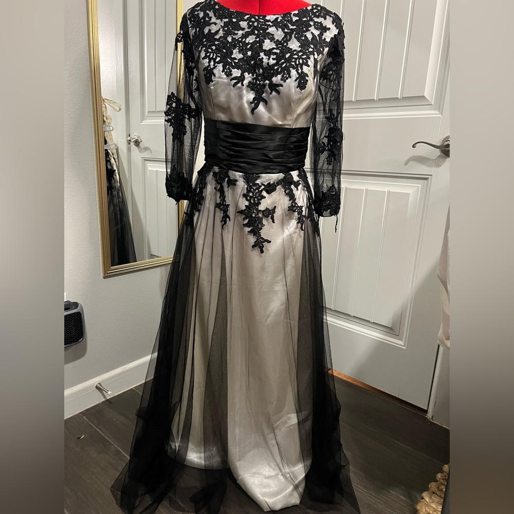 Elegant Black and White Long Sleeve Dress